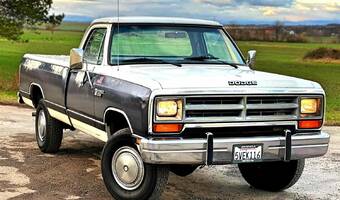 Dodge Ram  W-250 Royal SE 5.9  1986